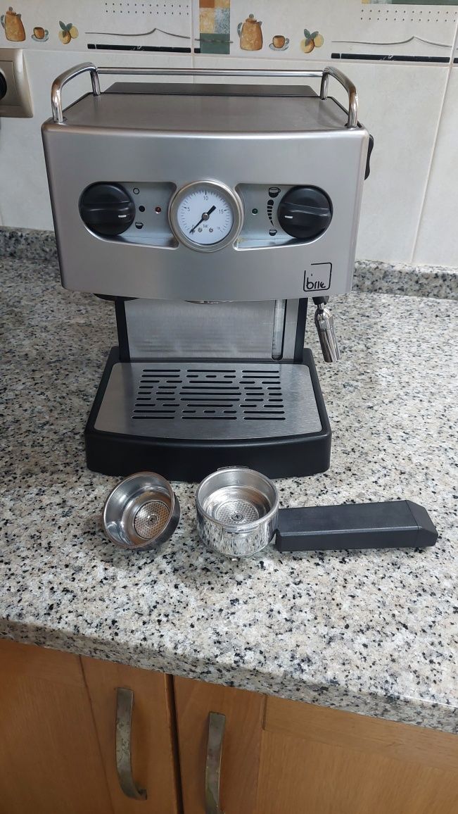 Vendo máquina de café de marca Briel