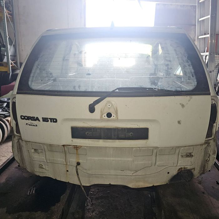 Tampa de Mala Opel Corsa b branco