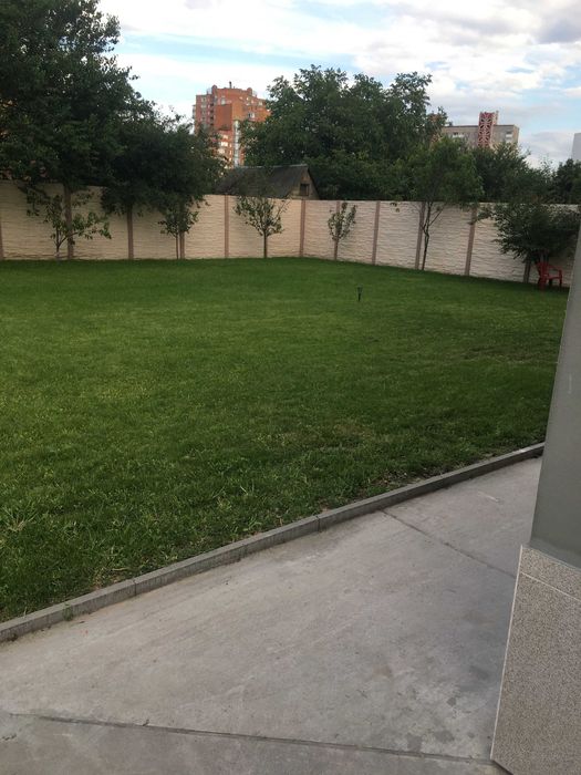 Здам в оренду   дві кімнати в  будинку