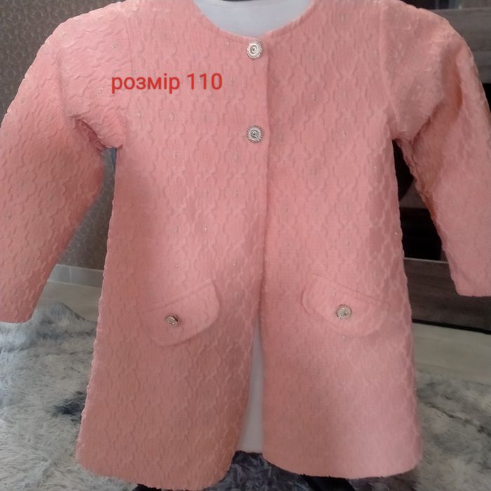 Розгружаю шафу. Великий вибір одягу та взуття на дівчинку віком 3-5 р