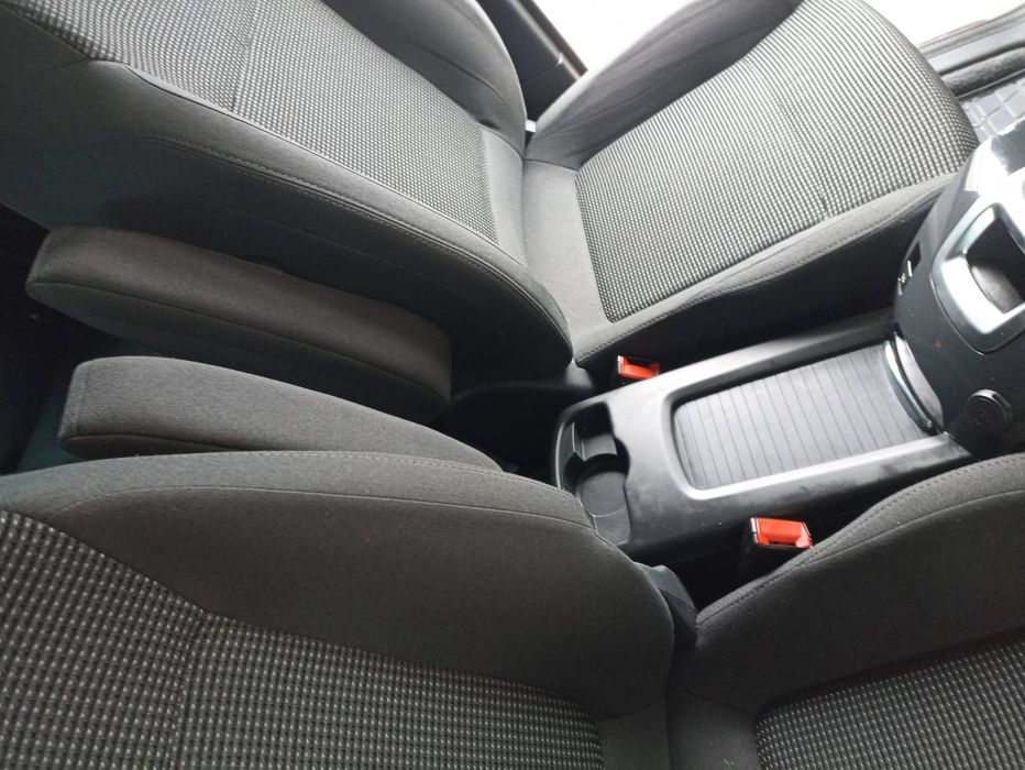 Peugeot 5008 2012року