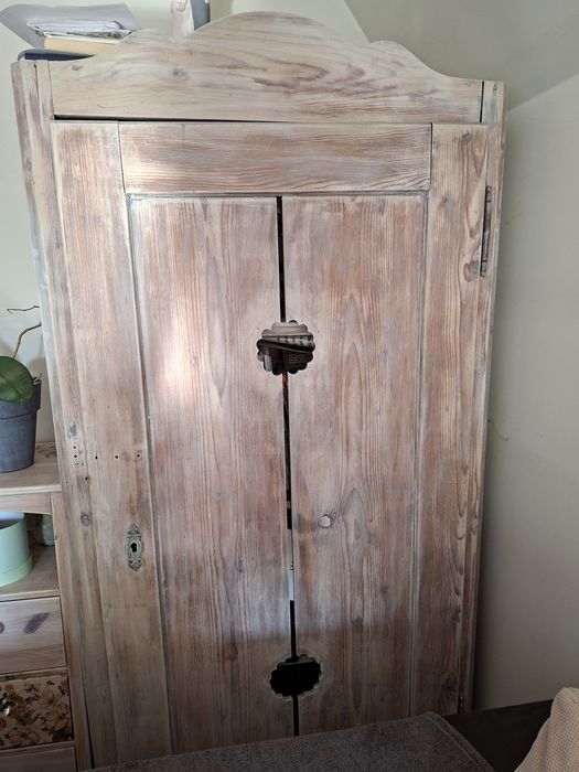 Szafa chlebowa odnowiona