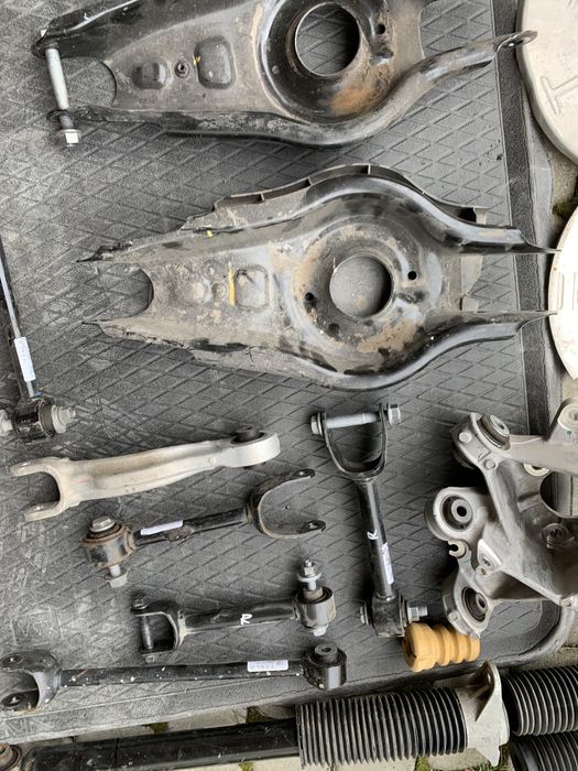 Tesla Model Y Ричаг