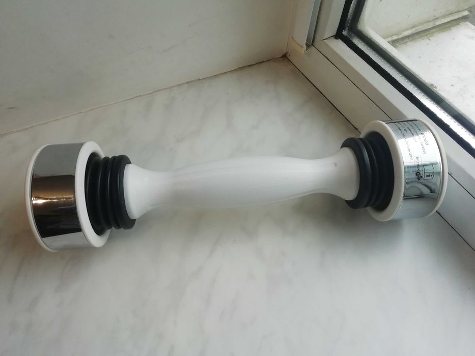 Гантель Shake Weight используется ОДНА