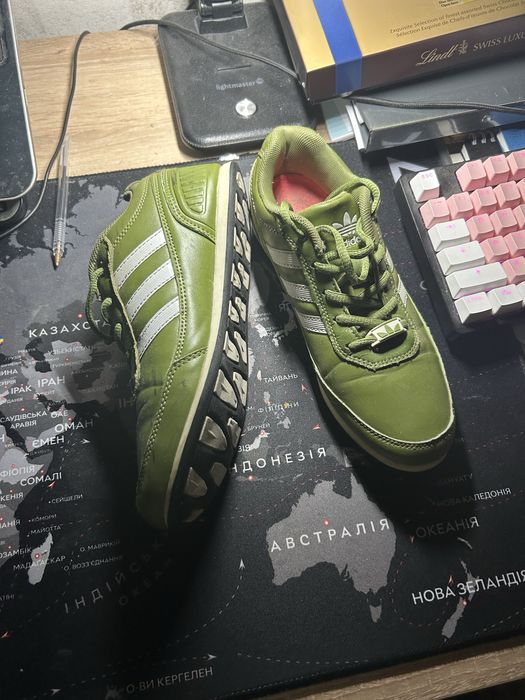 Кросівки Adidas жіночі