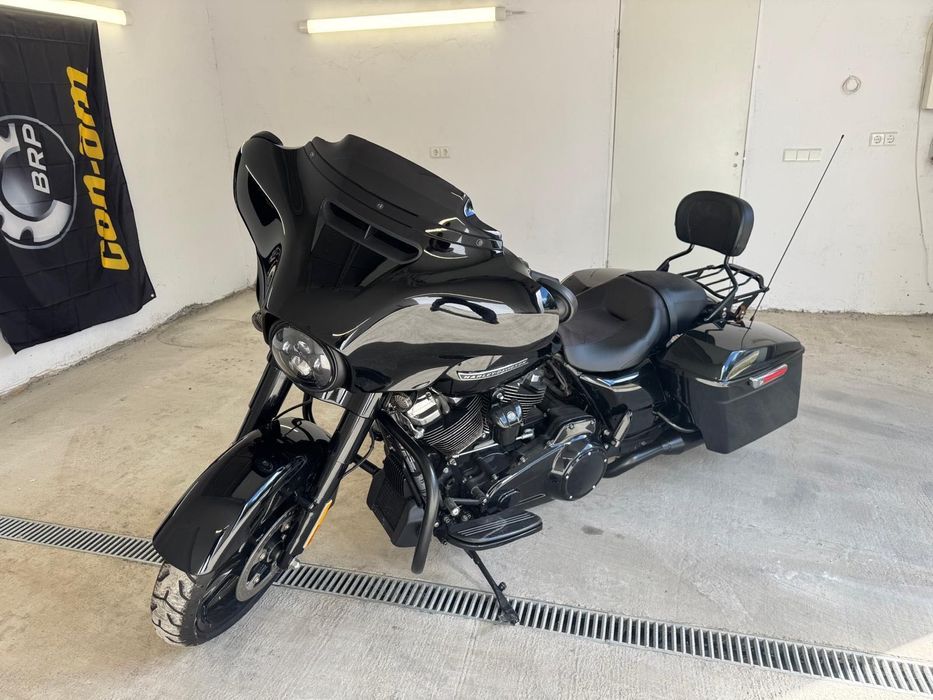 Harley - Davidson  FLHX 2020 rok