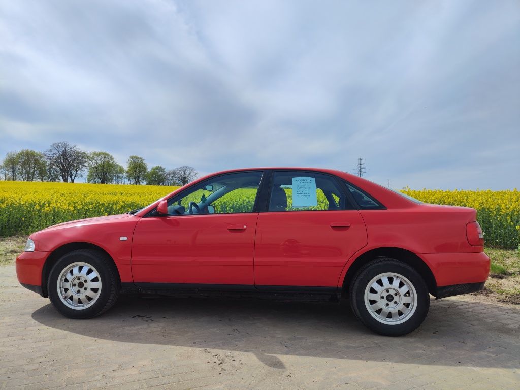 Audi A4 B5 1.6 benzyna 1999 bogate wyposażenie,10 lat w jednych rękach