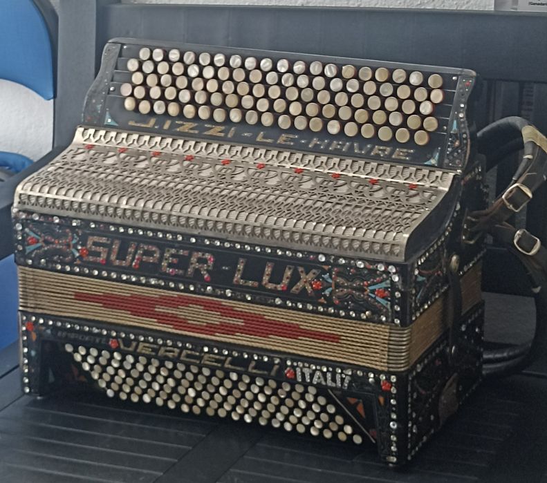 Acordeon retro quadrado barato