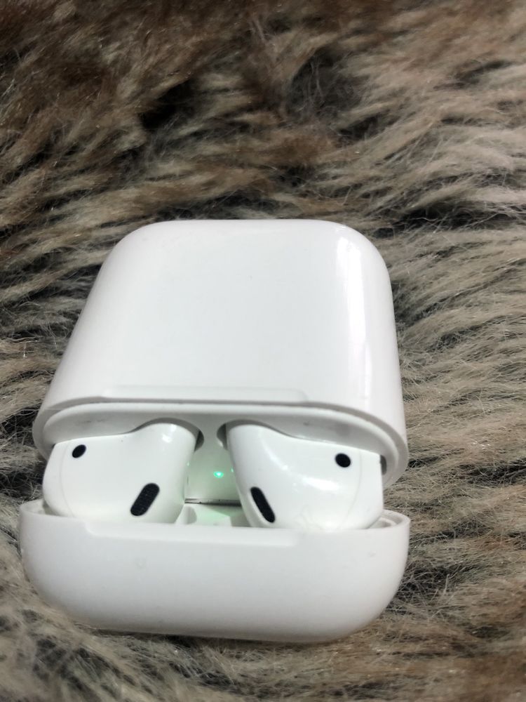 AIRPODS Apple em bom estado