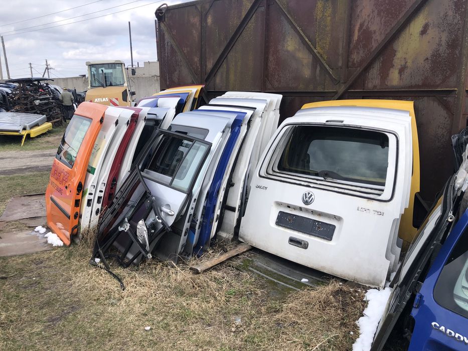 Розборка разборка шрот каді кадік запчастини кадді тауран caddy двері