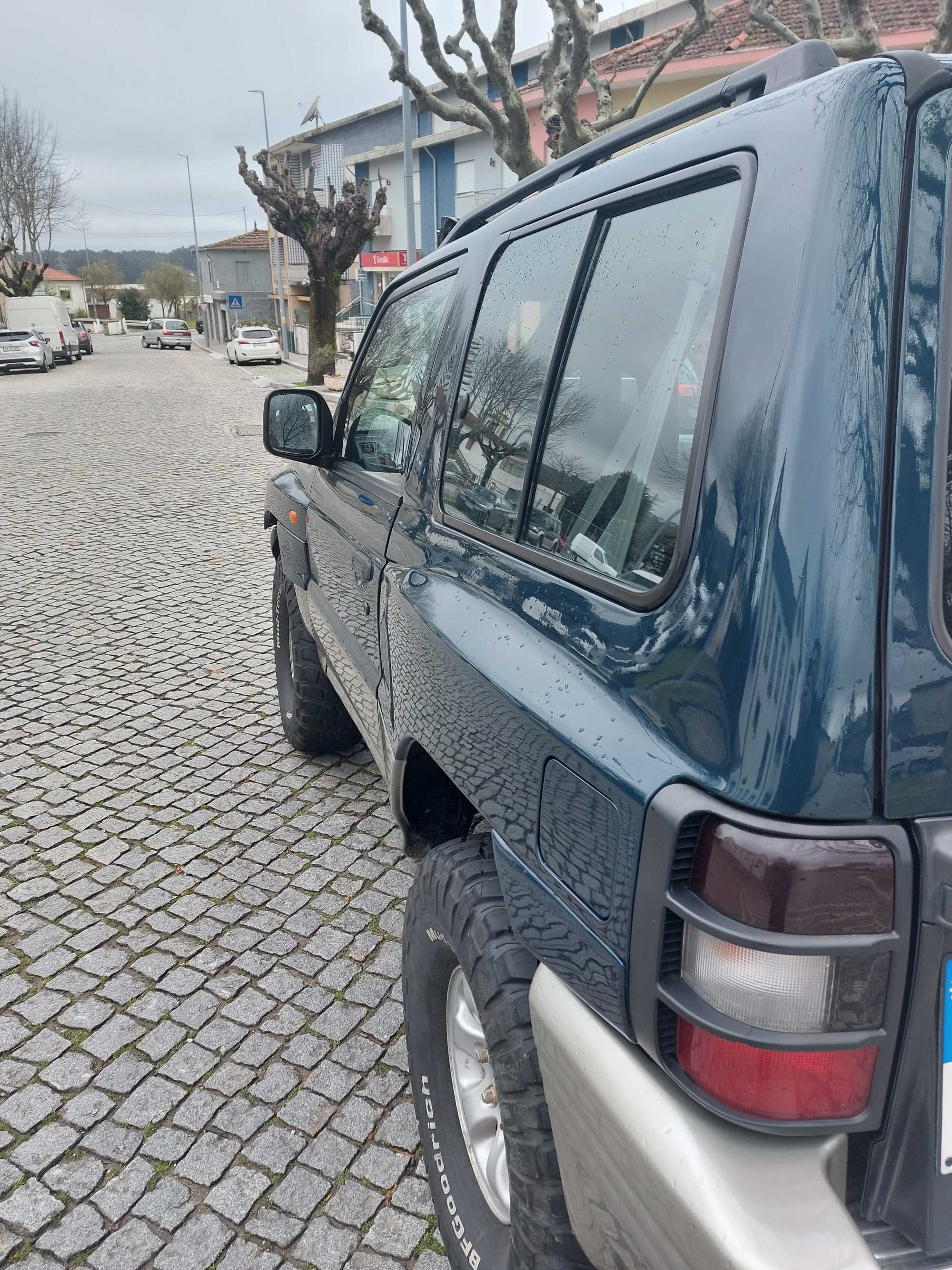 Pajero 2.8 abas largas, com equipamento prática TT