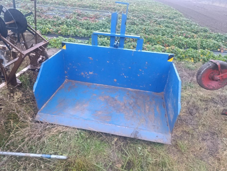 Ковш самоскид на задньою навіску