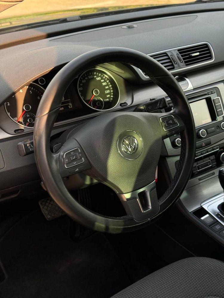 Volkswagen Passat B7 2011, 1.4 TSI 90 кВт 122 к.с.