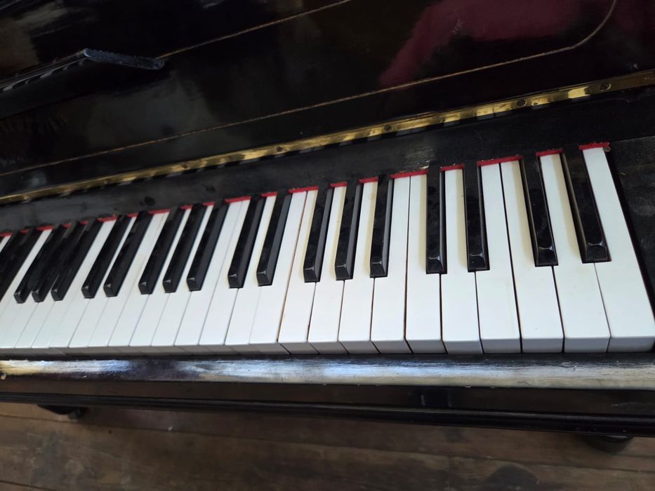Piano alemão em bom estado