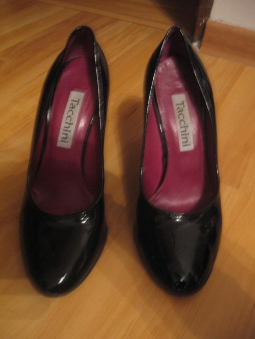 Buty z lakierowanej  skory wloskiej