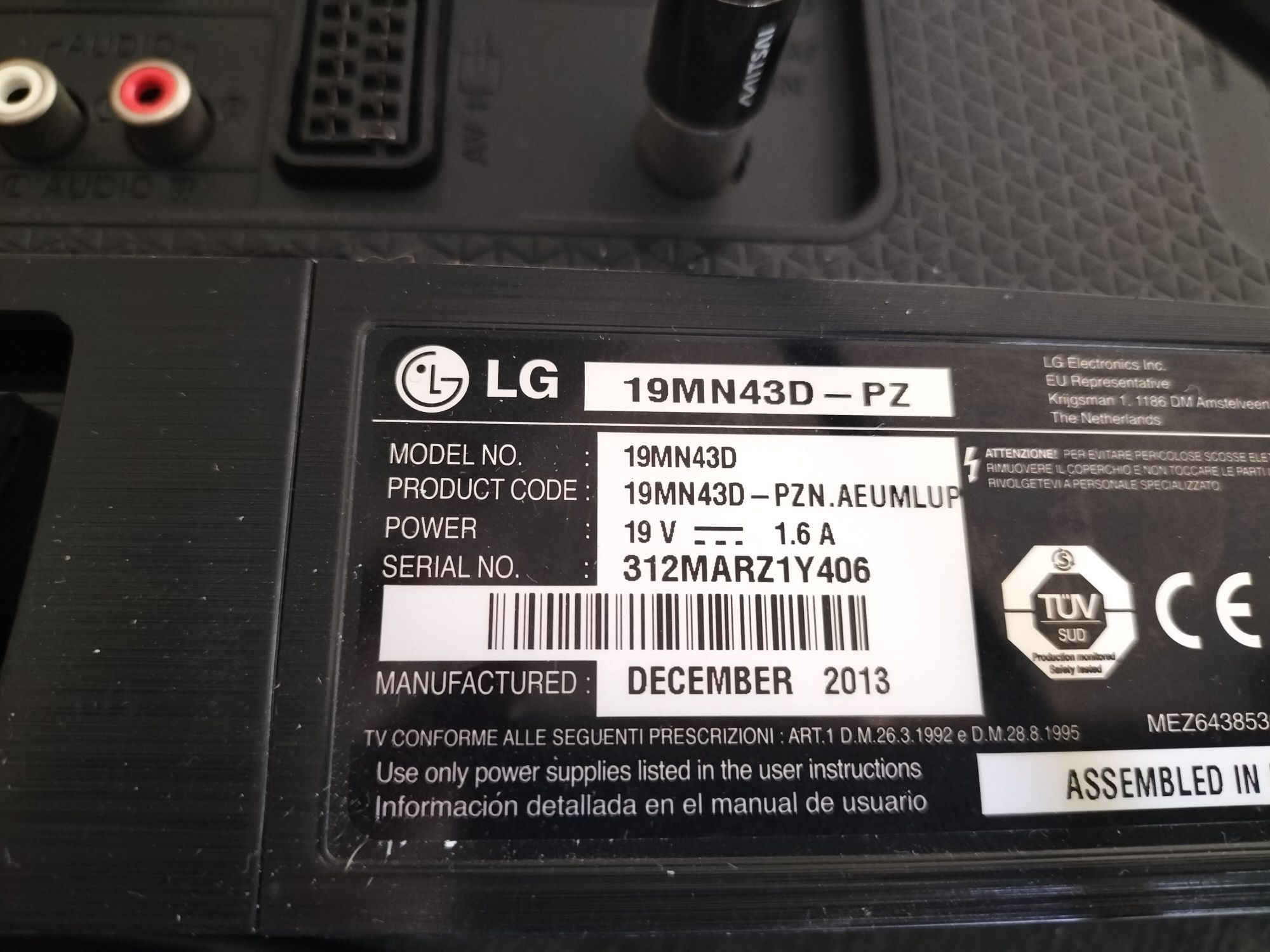 TV LG pequena, modelo 19MN43D-PZ de 2013