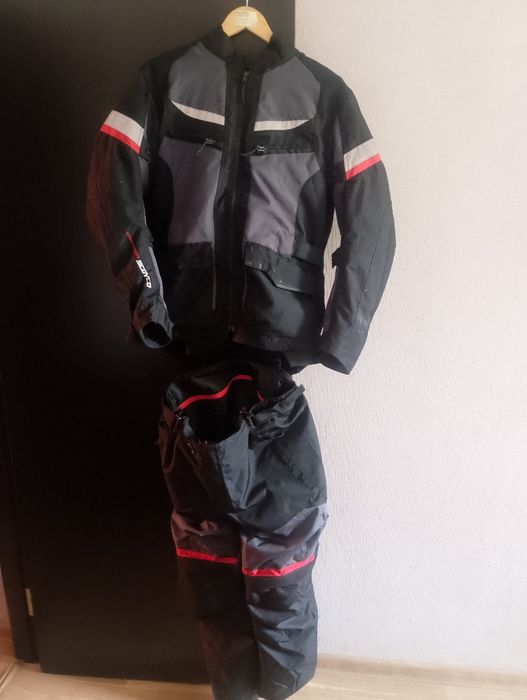 Мото костюм з підкладкою розмір м,л підійде на  параметри 175/80,телеф