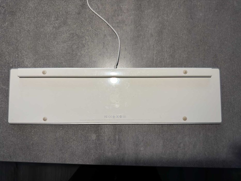Apple Keyboard A1243 – przewodowa, z klawiaturą numeryczną