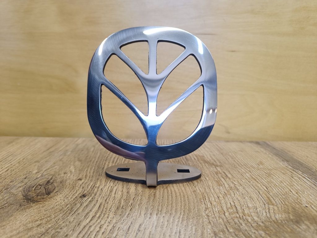 New Holland logo znaczek celownik na maskę emblemat inox 4mm celownik