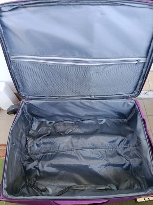 Продам велику валізу для подорожей
