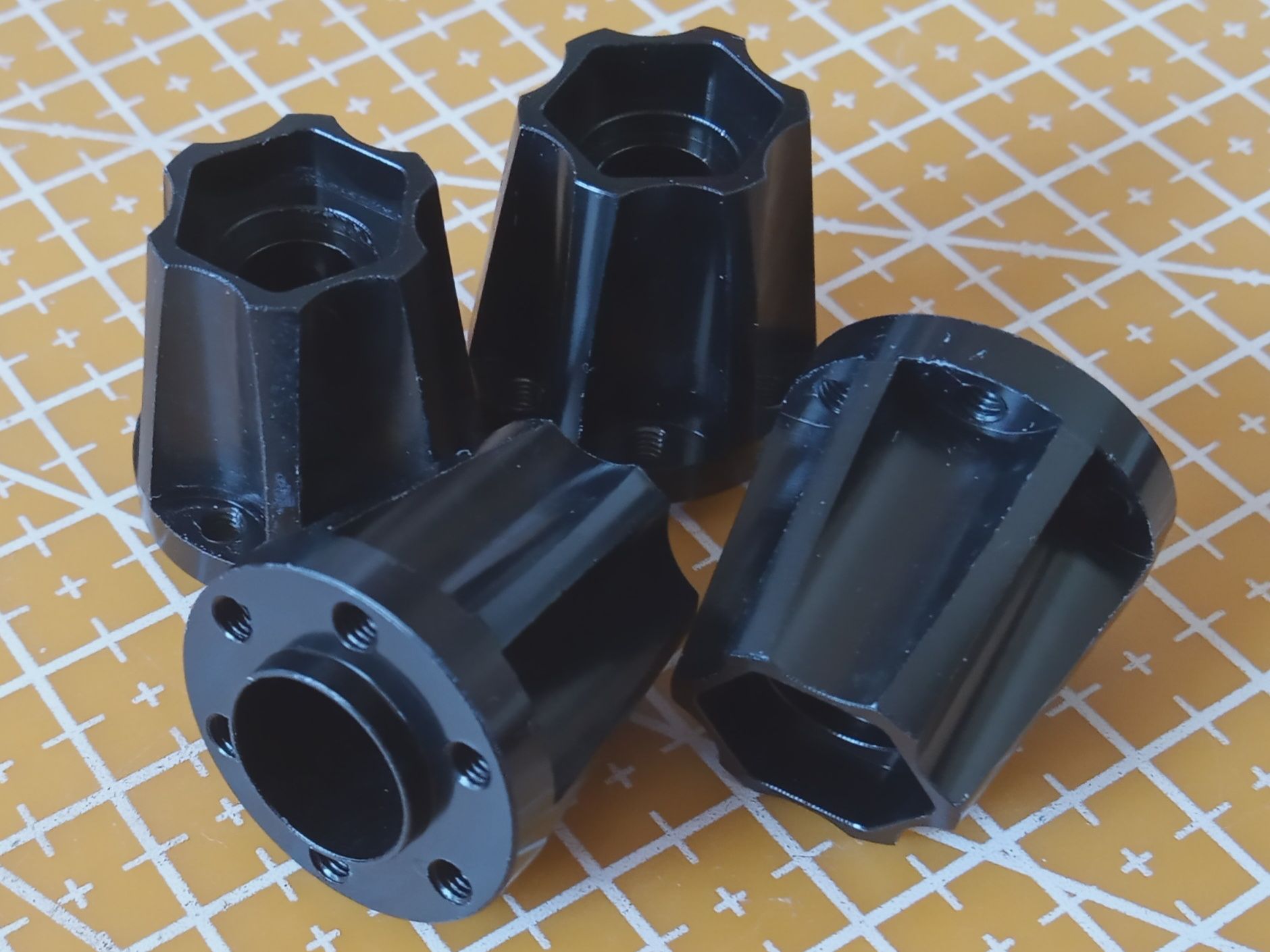 4 adaptery hex 12x22mm do aluminiowych felg beadlock 1.9" 2.2" TRX SCX