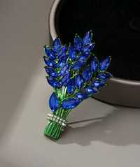 Broszka bukiet kwiatów z kryształkami kolor królewski niebieski