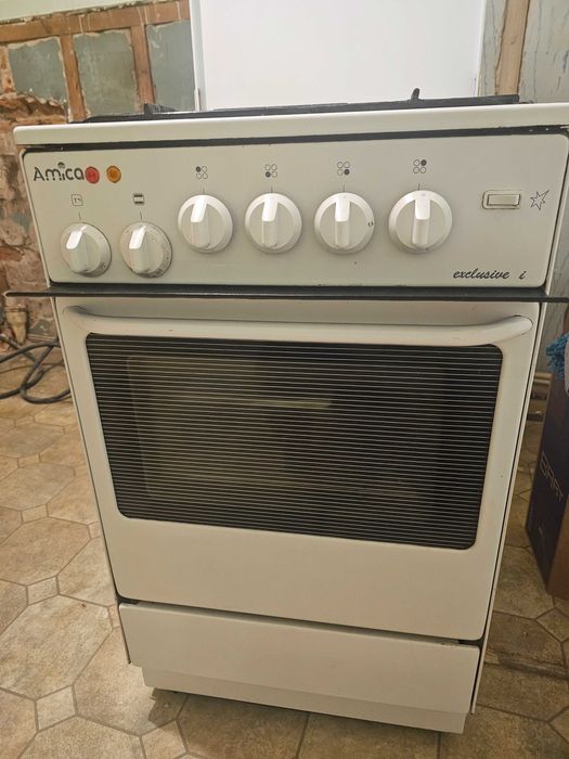 Kuchenka gazowa z piekarnikiem elektrycznym