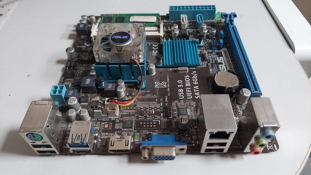 Материнская плата Asus C8H70 +4гб озу