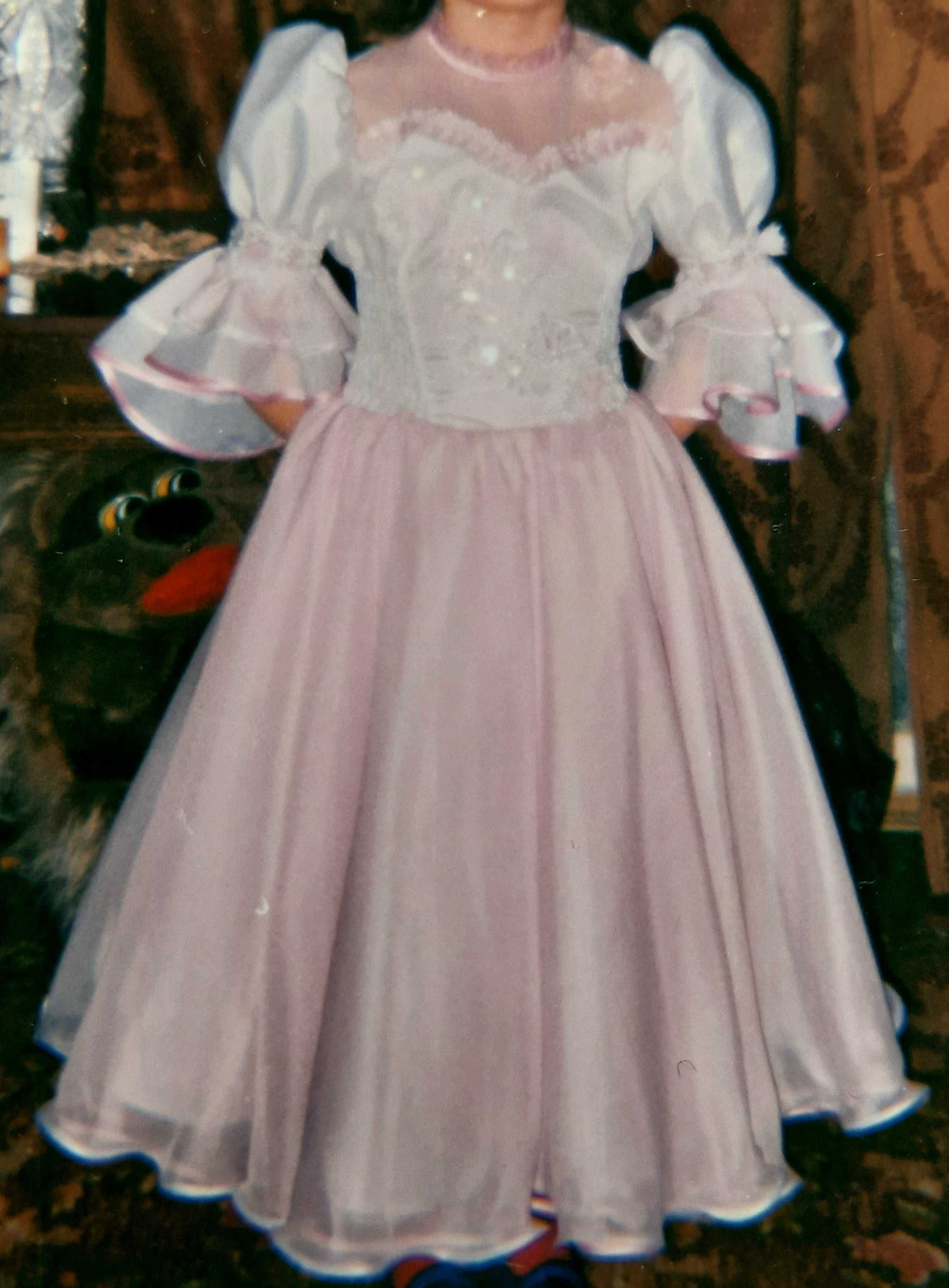 Платье нарядное  на девочку 6-8 лет