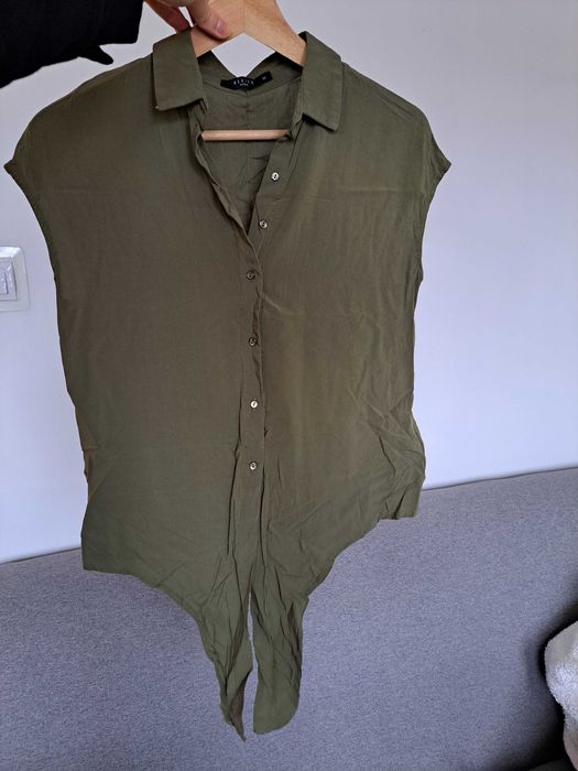 Letnia wiązana bluzka Mohito 32