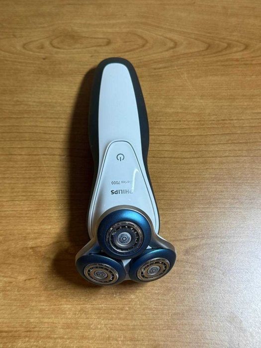 Електробритва Philips S7310 (серія 7000, роторна) в гарному стані