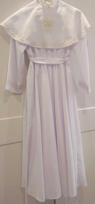 alba komunijna dla wysokiej dziewczynki