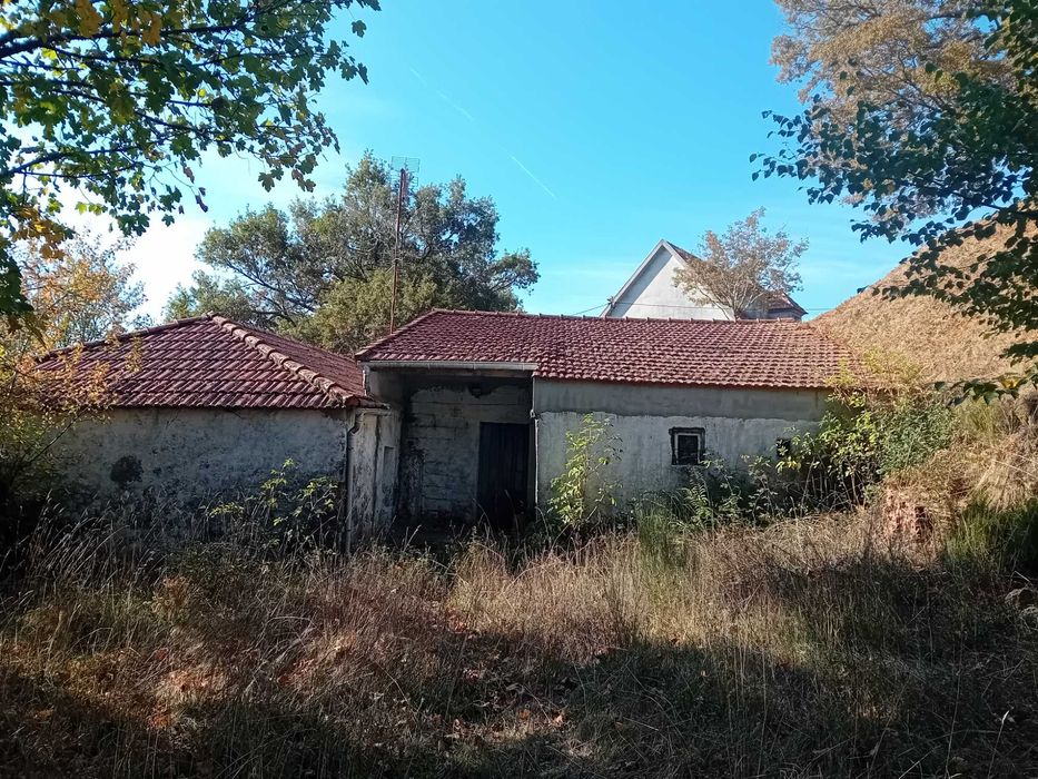 Habitação para restauro - São Pedro - Montalegre