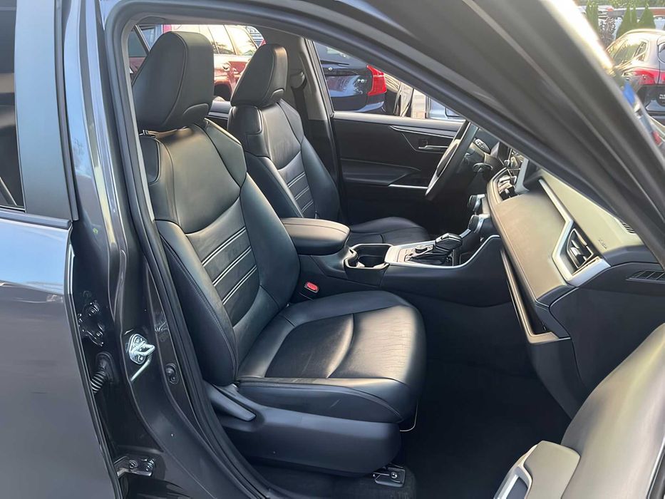 Toyota RAV4      2021