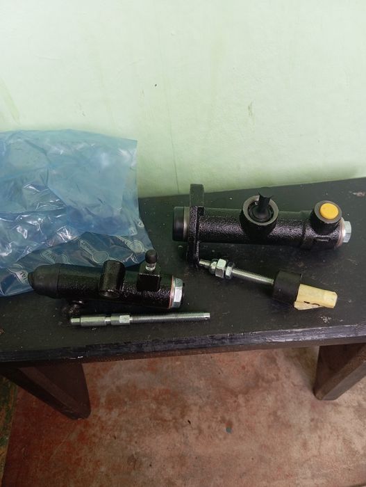 Продам комплект цилиндр сцепление и тормозов