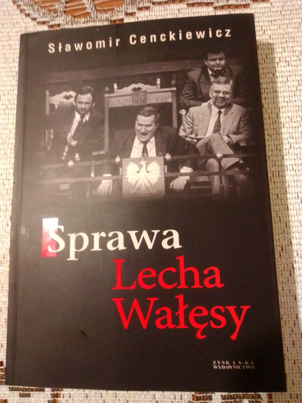 Książka o Lechu Wałęsie.