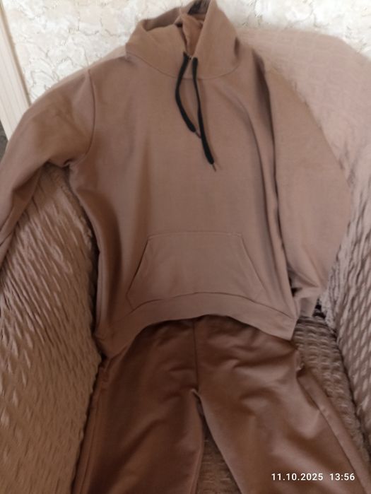 Жіночий костюм у відмінному стані