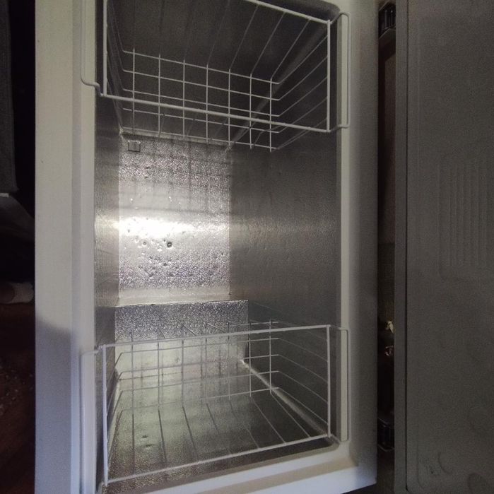 Продам морозильную камеру в отличном состоянии цена  8500 + торг