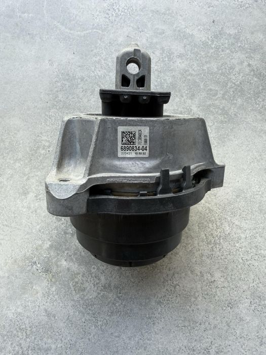 Подушка двигуна 6890834 BMW g05