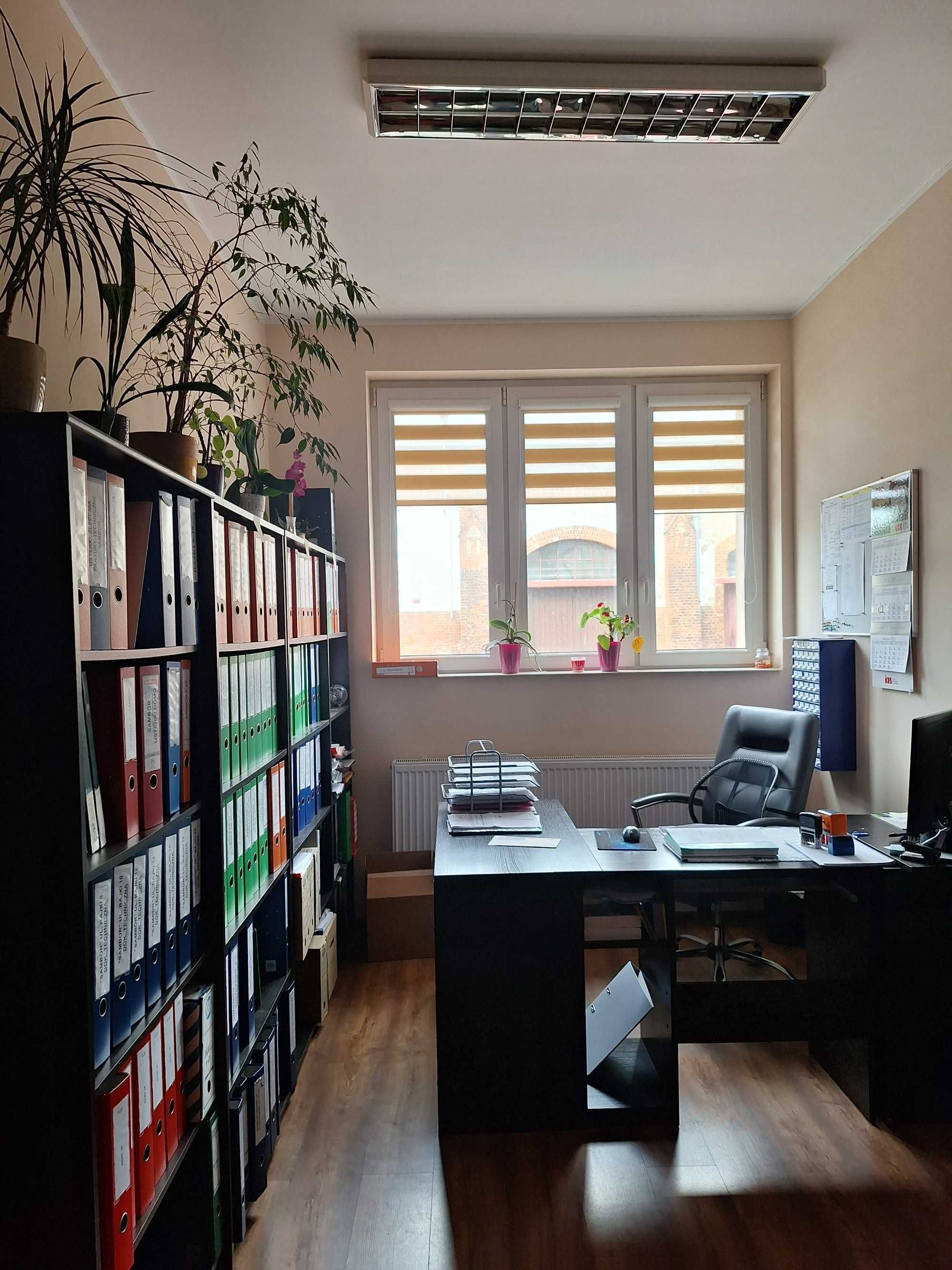 wynajem biura o powierzchni 88 m2 .