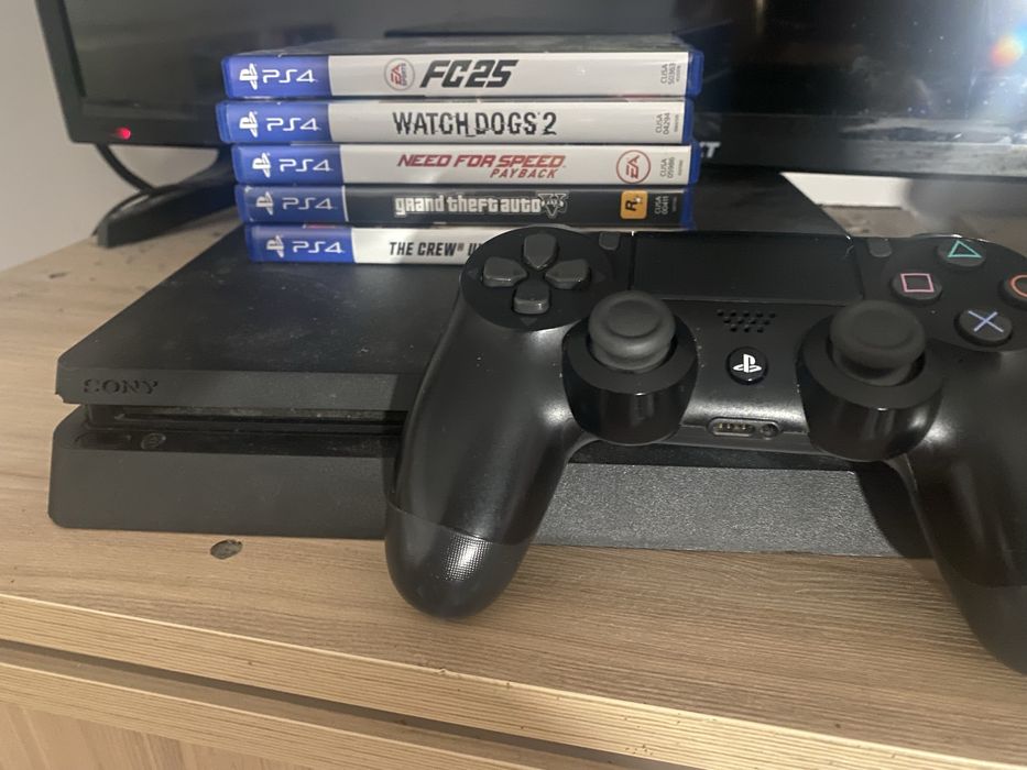 konsola ps4 slim 1tb  z grami i padem