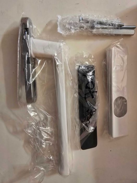 Klamka do okna przesuwnego HST - FKS 508 biała/ciemnoszara - NOWA