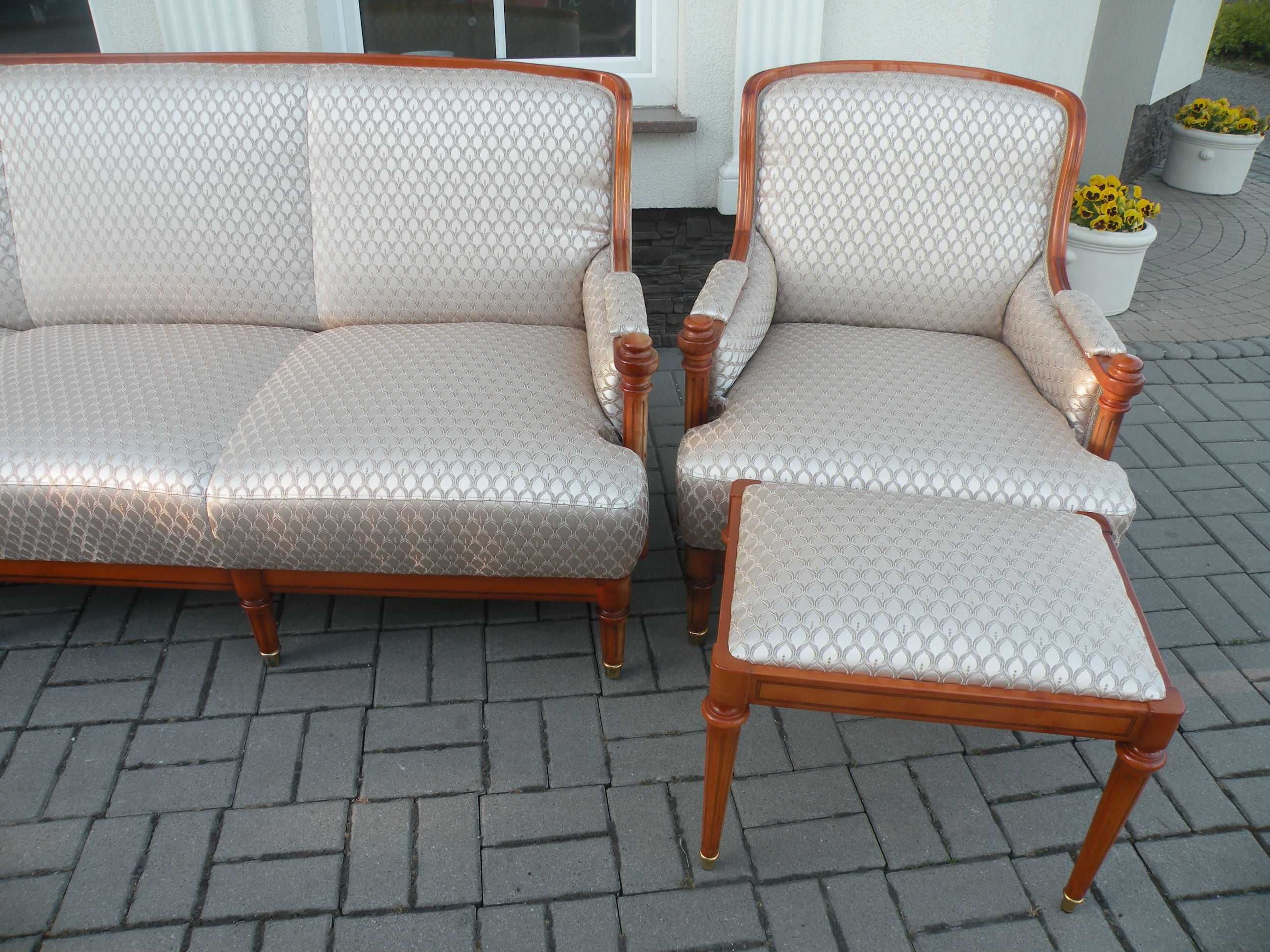 Sofa ,2 fotele i pufa w Stylu Ludwika ,,Warrings"  Po Renowacji