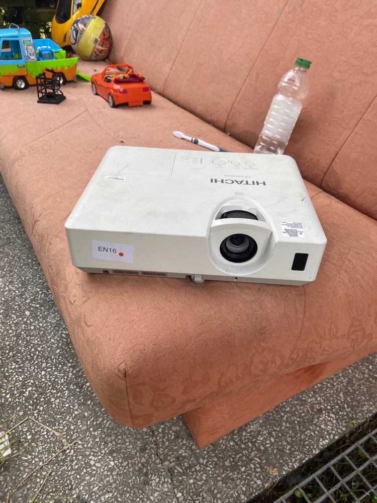 Proektor Hitachi w dpbrym stanie