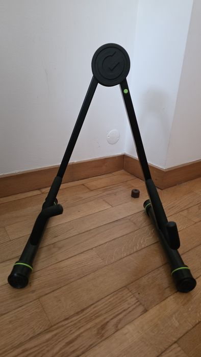 Guitarra Fender com Amplificador, Suporte e Acessórios