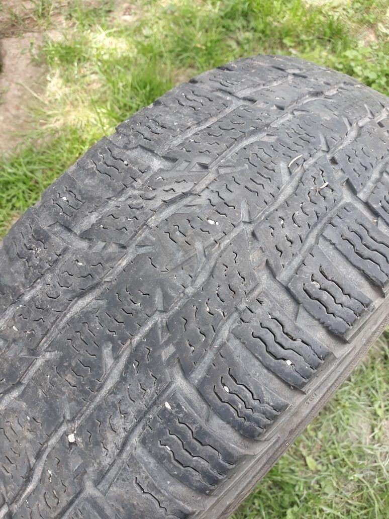 Opona zimowa 215/65r15C NOKIAN 2020R