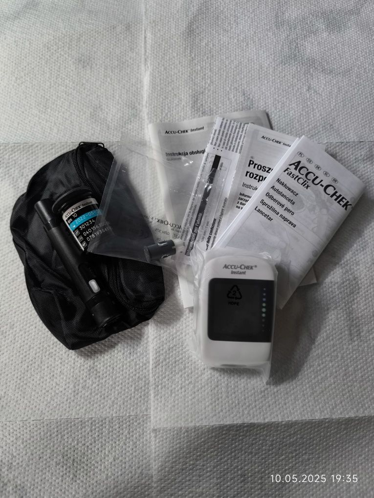 Glukometr Accu-Check Instant+ 210szt PASKÓW + KSIĄŻECZKA POMIARÓW !!