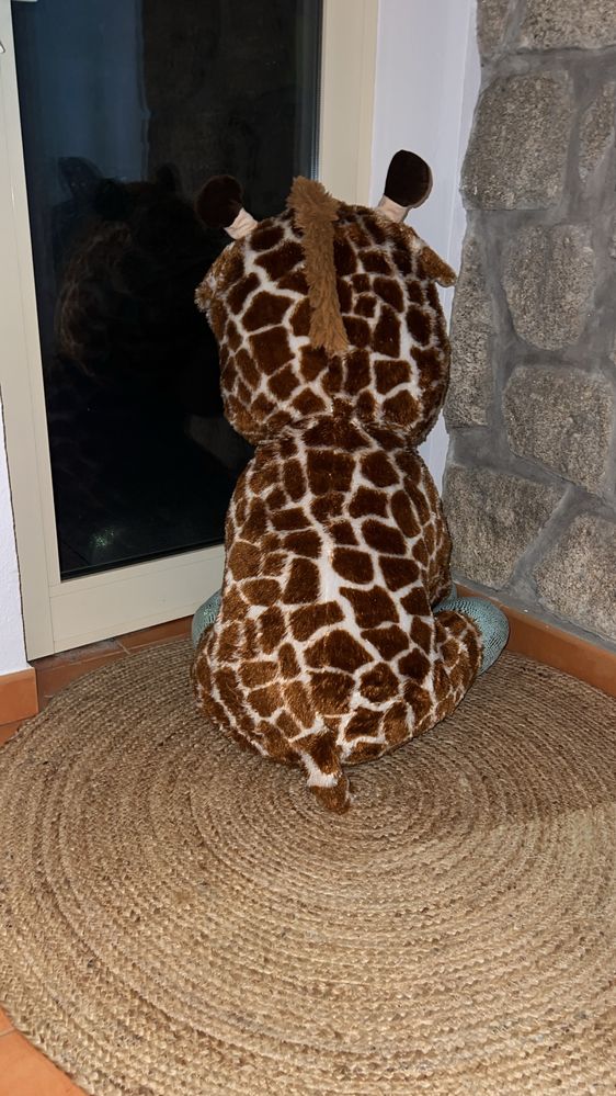 girafa gigante de peluche