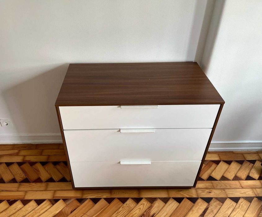 Cómoda IKEA com 3 gavetas