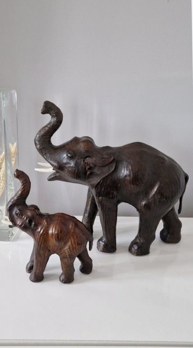 Dekoracja Słonie skórzane .